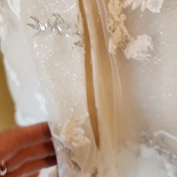 Oleg Cassini Wedding Dress Size 6 - Picture 4 of 13